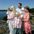 Dronningen og Kronprinsfamilien på Mågerø (Foto: Bjørn Sigurdsøn, Scanpix)